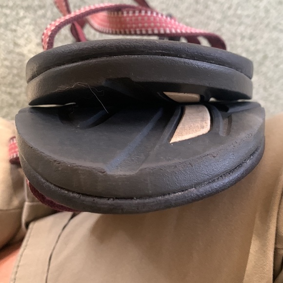 Chaco Classic Sport Sandal women’s 8 mauve burgundy color. Like new - Picture 5 of 5